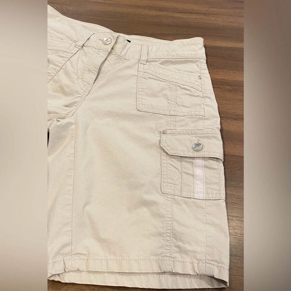 White House Black Market Khaki Jewel Cargo Shorts Size 00